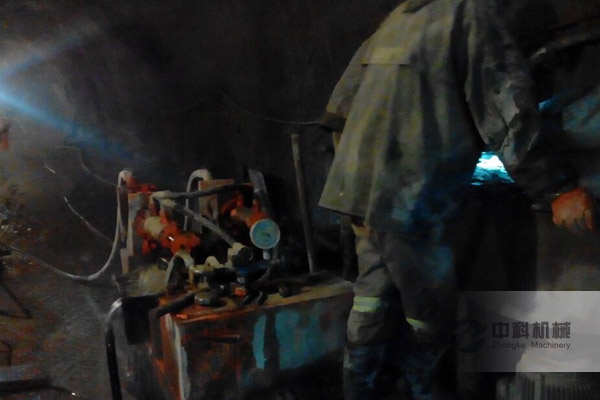 中原礦業（yè）注漿機施工現場