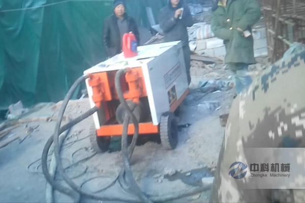 北京石景山區高架橋雙液注漿施（shī）工現場-1