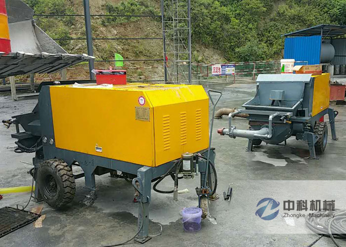 中鐵十七（qī）局液壓濕噴機施工現場-1