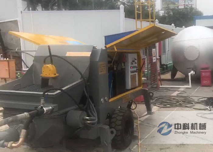 中鐵（tiě）十一局洛陽地鐵液壓濕噴（pēn）機施工（gōng）現場