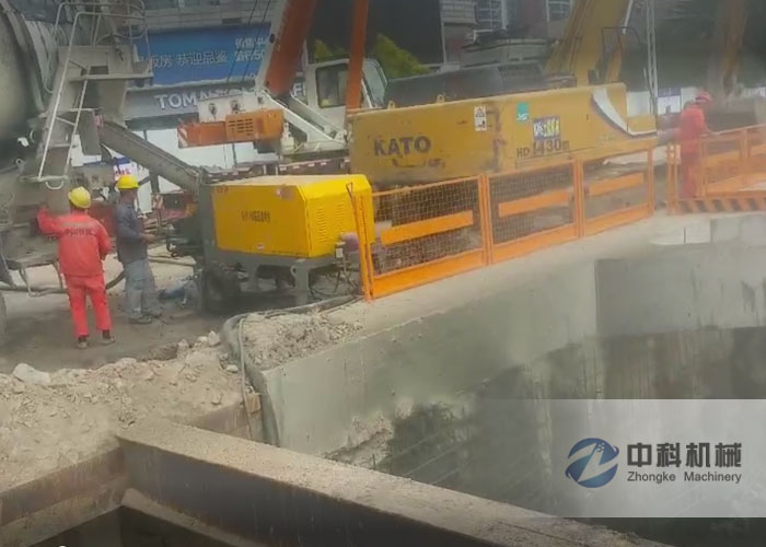 中鐵隧道集團液壓濕噴機施工現（xiàn）場-1