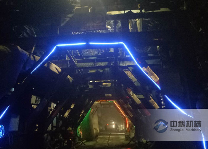 中鐵一局蒙華鐵路拱頂帶模注漿一體機施工現場-2