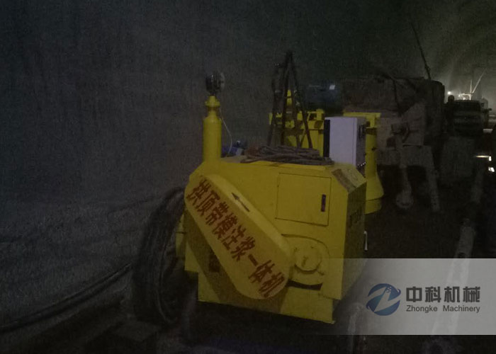 中鐵一局蒙華（huá）鐵路拱頂帶模注漿一體機施工現場-1