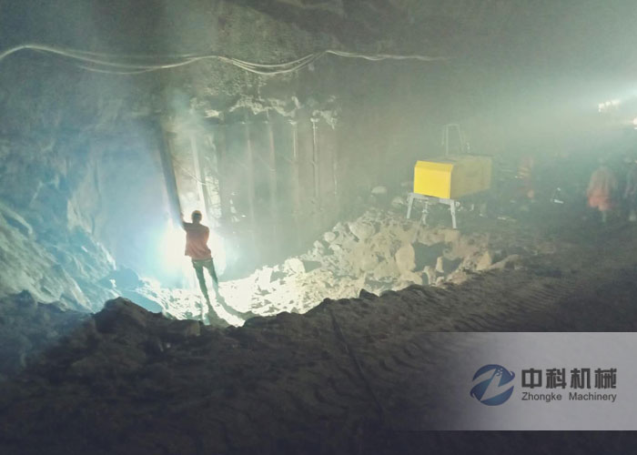 中鐵（tiě）五局牡佳客專液壓濕噴機施工現場-4