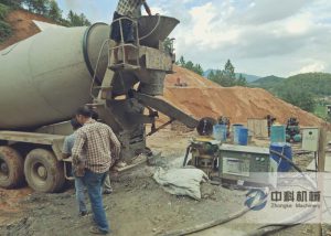 中鐵二十五局ZK700混凝土濕（shī）噴機施工現場