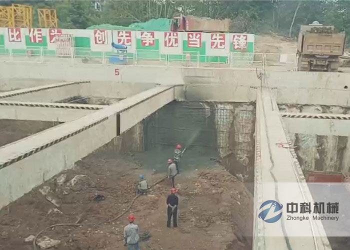 中（zhōng）鐵二十四局（jú）液壓濕噴（pēn）機施工現場-2