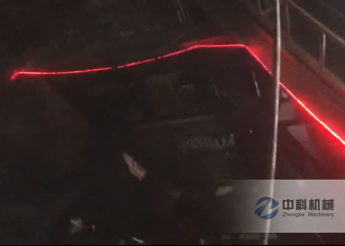 中鐵（tiě）一局拱頂帶模注漿一體機帶模注漿施工（gōng）現場-3