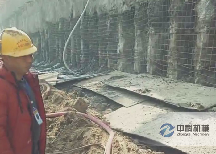 中交二航局ZK700型混凝土濕噴機（jī）施工現場-4