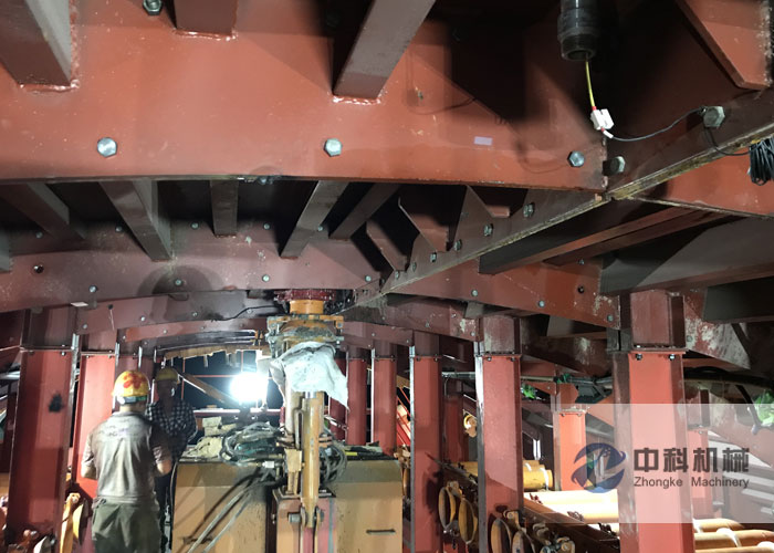 中鐵十八局拱頂帶模注（zhù）漿一體機、二襯衝頂灌注監測係統施工現場-1