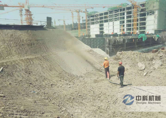 液壓（yā）濕噴機施工現場-3