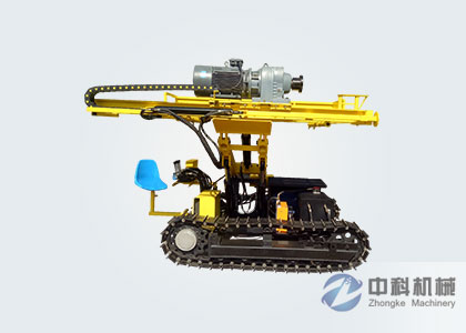 300型（xíng）履（lǚ）帶式鑽（zuàn）機