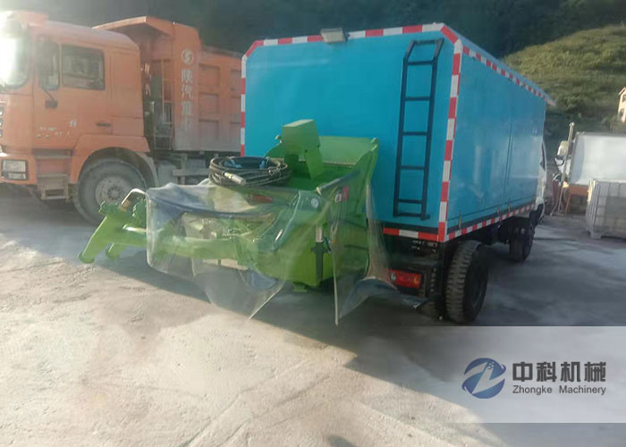 中交(jiāo)一公局車載混凝土濕噴機施工現場