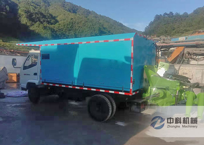中交一公局車載混凝土濕噴機(jī)施工現場