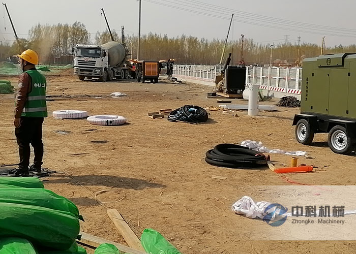 中鐵十（shí）二局液壓（yā）濕噴（pēn）機（jī）施工現場-1