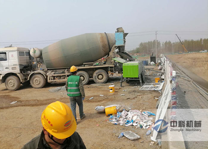 中（zhōng）鐵十二（èr）局液（yè）壓濕噴機施工現場（2）-0