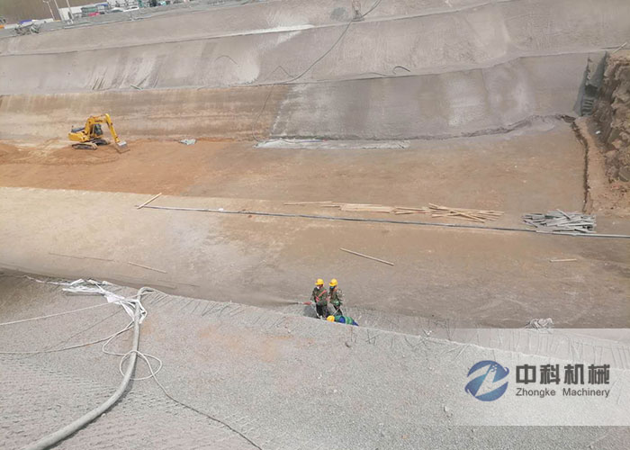 中（zhōng）鐵十（shí）二局液壓濕噴機施工現場（2）-2