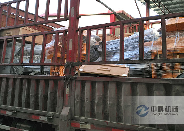 中鐵十九局轉子（zǐ）式混凝土濕噴機發貨現場（chǎng）