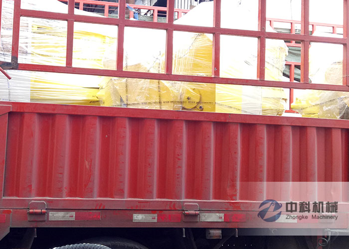 中鐵十一（yī）局拱頂帶模注漿一體機發貨現（xiàn）場-0