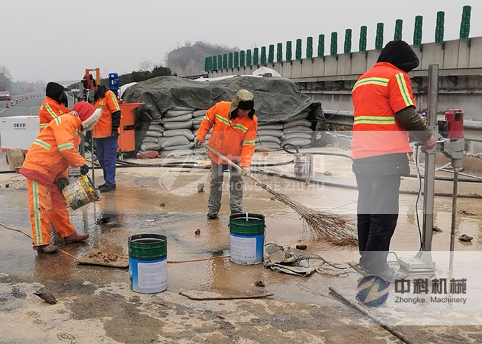 ZKSY90-125雙(shuāng)液注漿機路(lù)麵壓密注漿(jiāng)施工現場