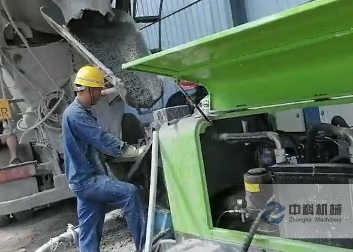 小型（xíng）液壓濕（shī）噴機施工現場-1