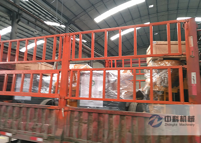 中鐵十九局轉子式混凝（níng）土濕噴機發貨現場