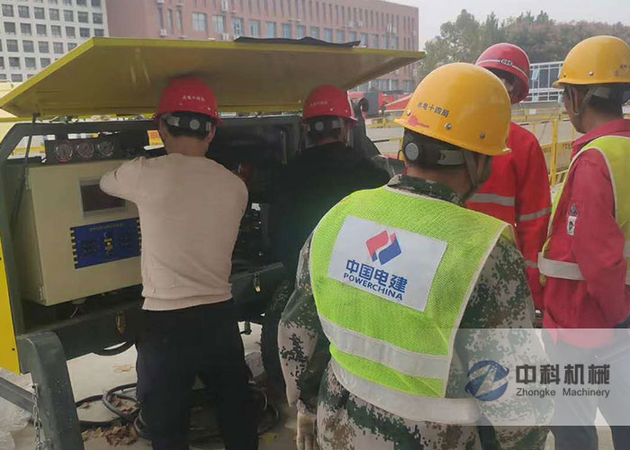 中（zhōng）國水電十四局液壓濕噴機施工現場-1