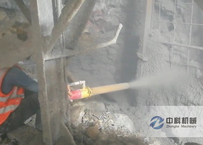 中（zhōng）鐵十七（qī）局液壓（yā）濕噴機施工現場-3