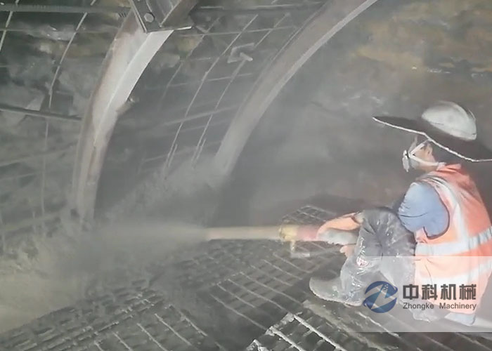 中鐵十七局液壓濕（shī）噴機施工現場-4