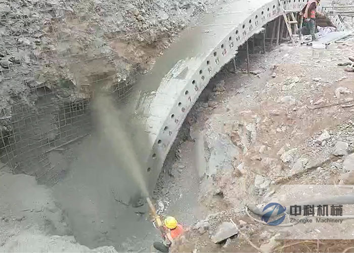 中交一(yī)航局雙(shuāng)噴頭(tóu)液壓濕噴機施工現場