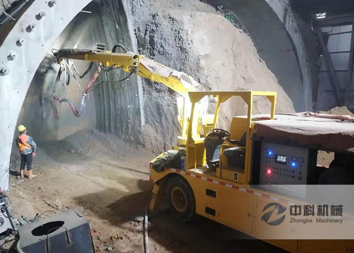 中交一公（gōng）局工程混凝土濕噴台車施工現場-0