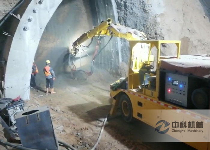 中交一（yī）公局混凝土濕噴台車施工視頻