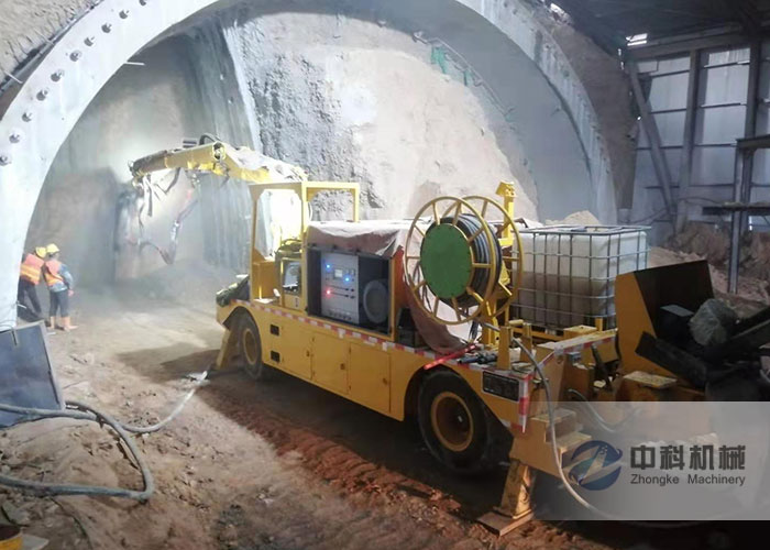 中交一公（gōng）局（jú）工程混凝土濕噴台（tái）車（chē）施工現場（2）-0