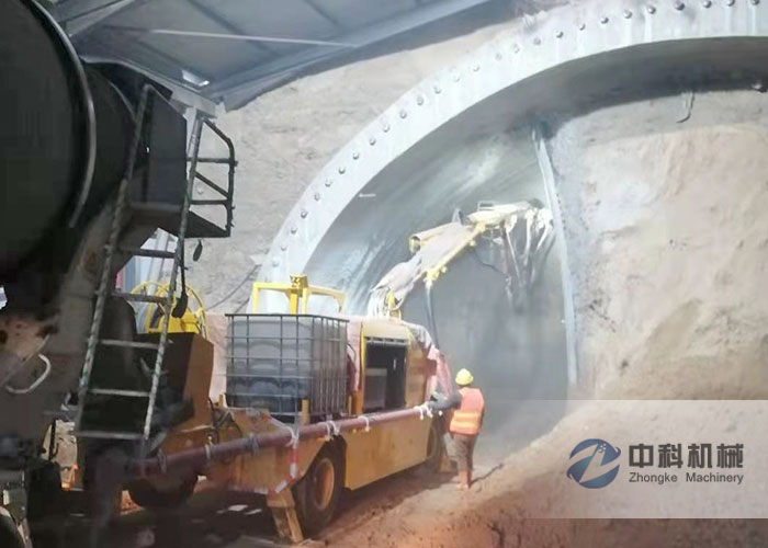 中交一（yī）公局工程混凝土濕噴台車施工現場（2）-2