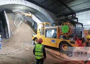 中交一公局工程混凝土濕噴台車施工現（xiàn）場（3）