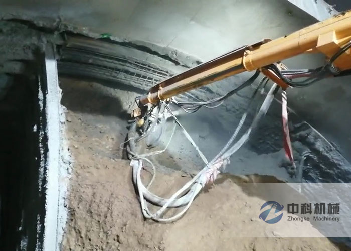 中交一公局（jú）工程混凝土濕噴台車施工現場（3）-1