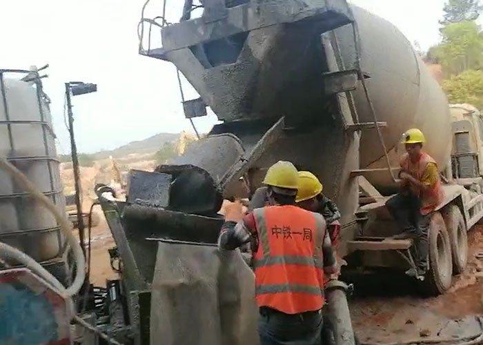 中鐵一局車載混凝土濕噴機施（shī）工現場-1