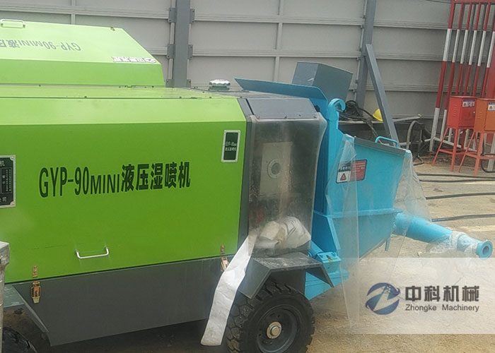 小型液壓混凝土濕噴機施工現（xiàn）場-1