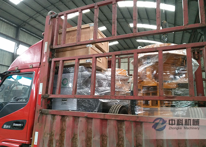 中鐵四（sì）局轉子式混凝土濕噴（pēn）機發貨現場-0