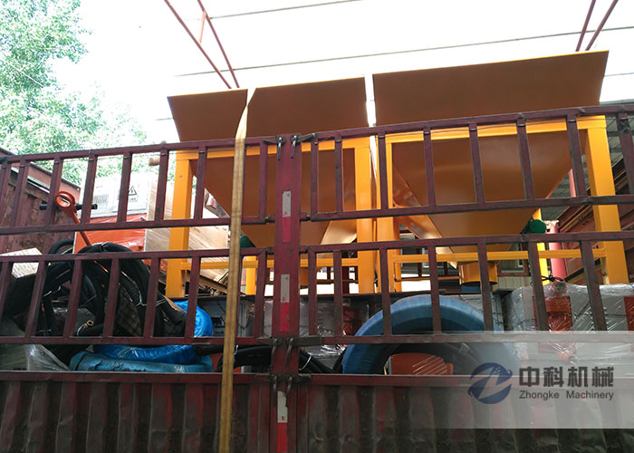 蘭州雙液（yè）注漿機、噴漿機大料鬥發貨現（xiàn）場（chǎng）-0