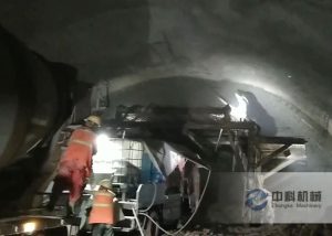 隧（suì）道（dào）用（yòng）車載式混凝土濕噴機施工（gōng）視頻