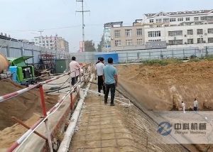 小（xiǎo）型混凝土濕噴機（jī）施工現場