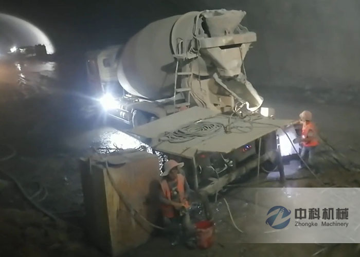 中鐵十七局雙噴頭液壓濕噴機施工（gōng）現場-1