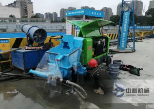 小型液壓泵送濕噴機施工（gōng）現場（chǎng）