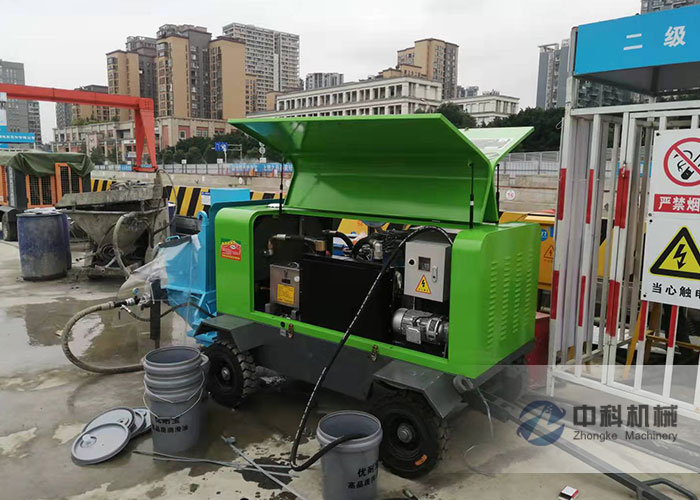 小型液壓（yā）泵送濕噴機施工現場-1