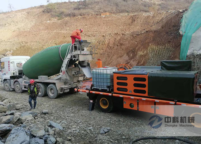 混凝土濕噴台車（chē）施工現場-1
