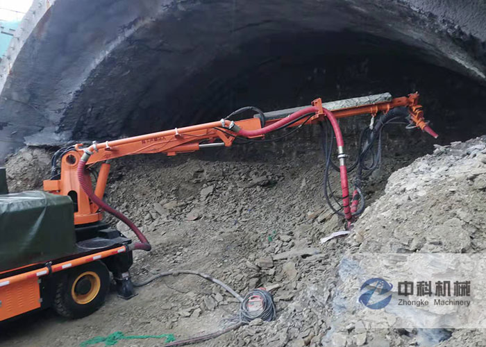 隧道混凝土濕噴台車施工現場-2