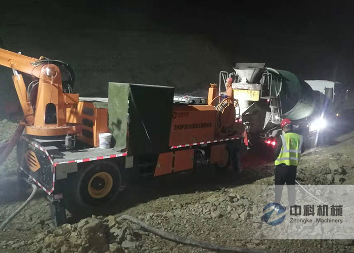 ZHSP3016混（hún）凝土濕噴台車施工現場-1