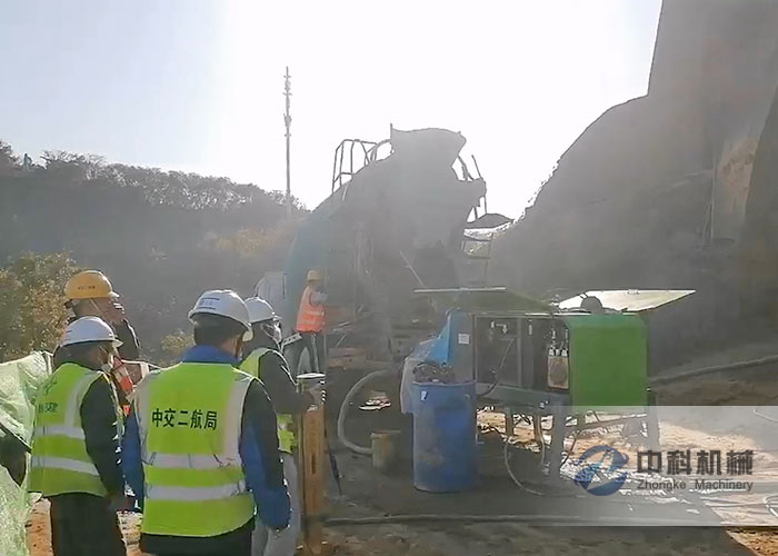 中交（jiāo）二航局液壓濕噴機施工現場（chǎng）
