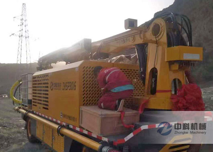 工程混凝（níng）土濕噴台（tái）車施工（gōng）現場-2