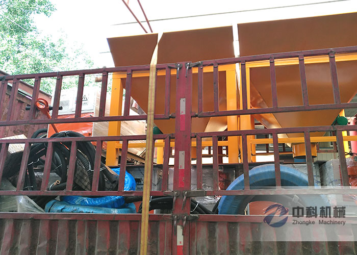 武漢雙液注漿（jiāng）機、PZ-6噴漿機及（jí）噴漿（jiāng）機大料（liào）鬥發貨現場-0